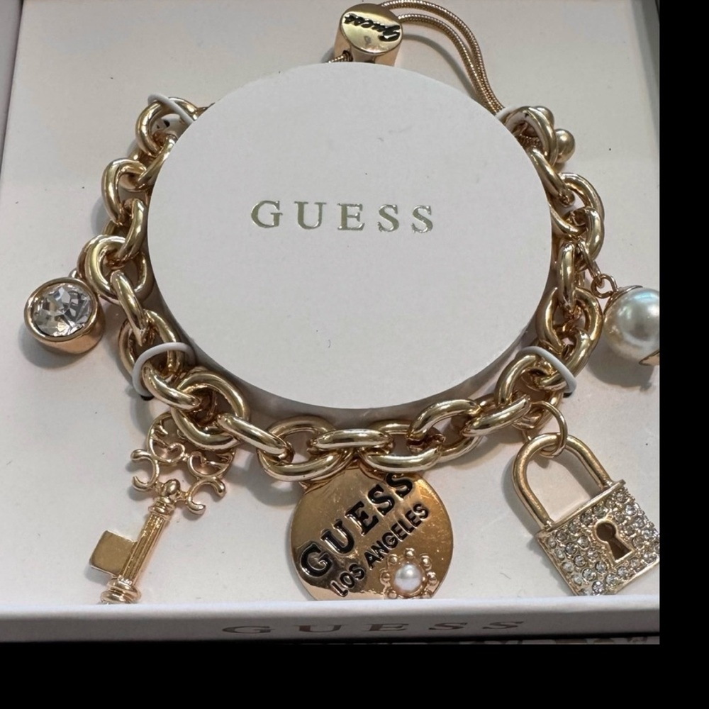 Guess NIB Gold Charm Bracelet Key & lock, gold,rhinestone Adjustable Length gift